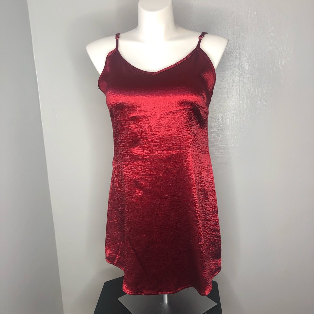 ⭐️4/$25 Boohoo red metallic satin slip dress 6